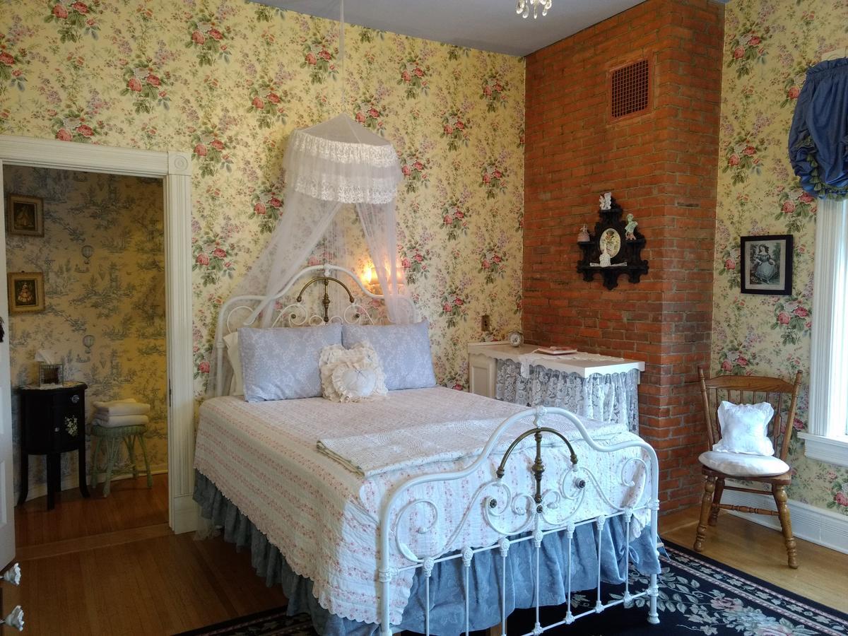 Alexander Mansion Bed & Breakfast Winona Exterior photo