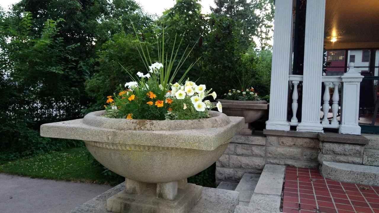 Alexander Mansion Bed & Breakfast Winona Exterior photo