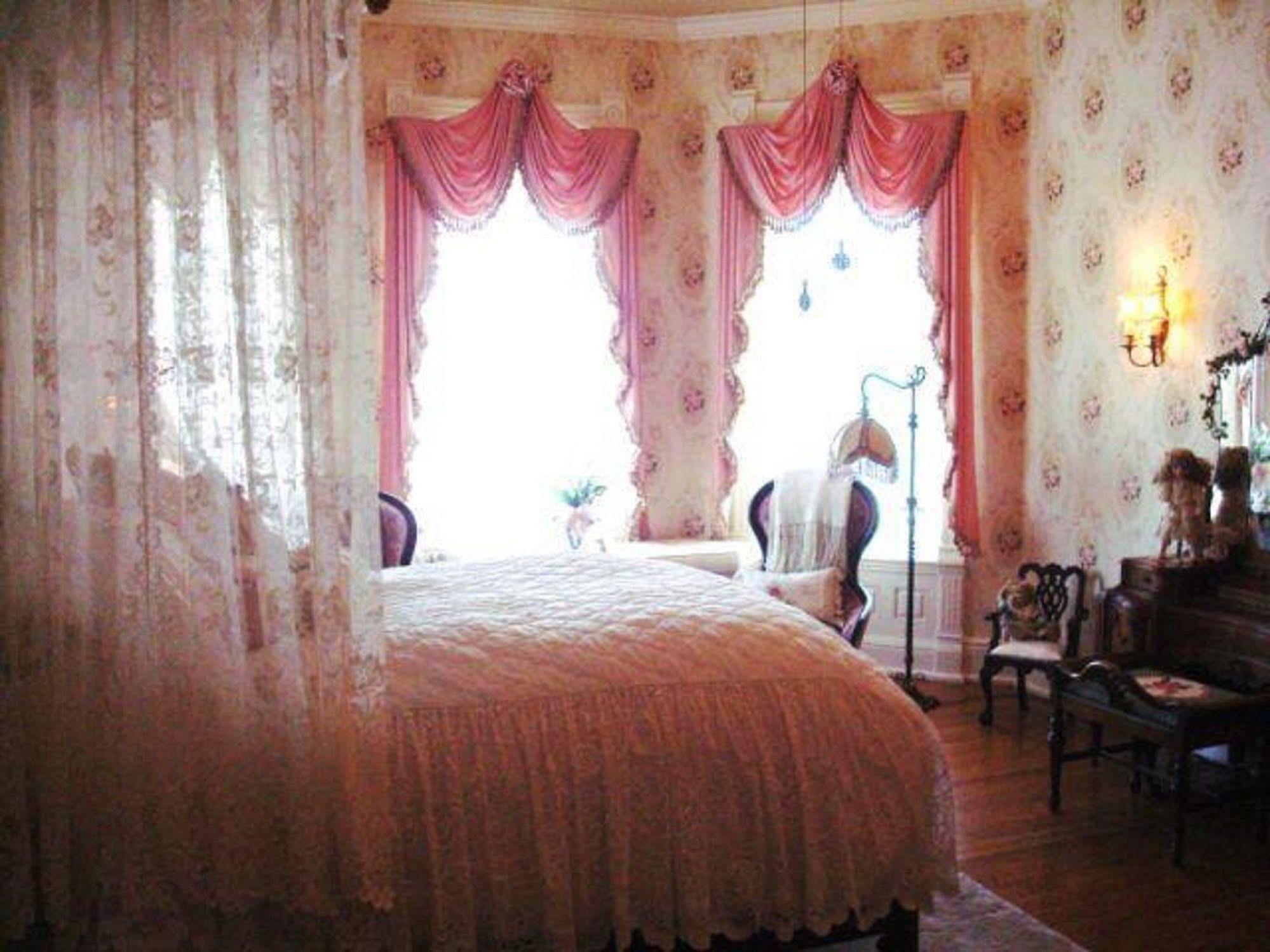Alexander Mansion Bed & Breakfast Winona Exterior photo