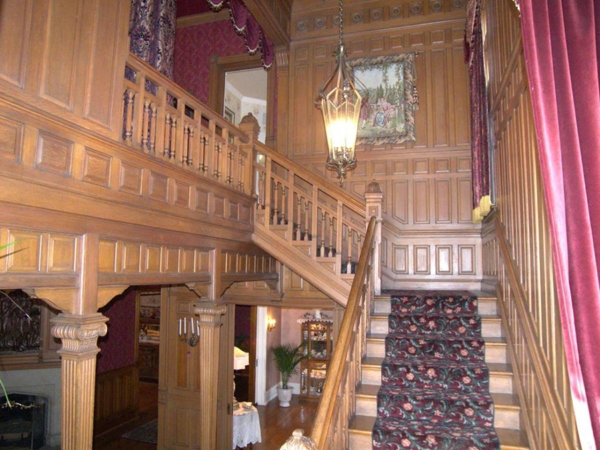 Alexander Mansion Bed & Breakfast Winona Exterior photo