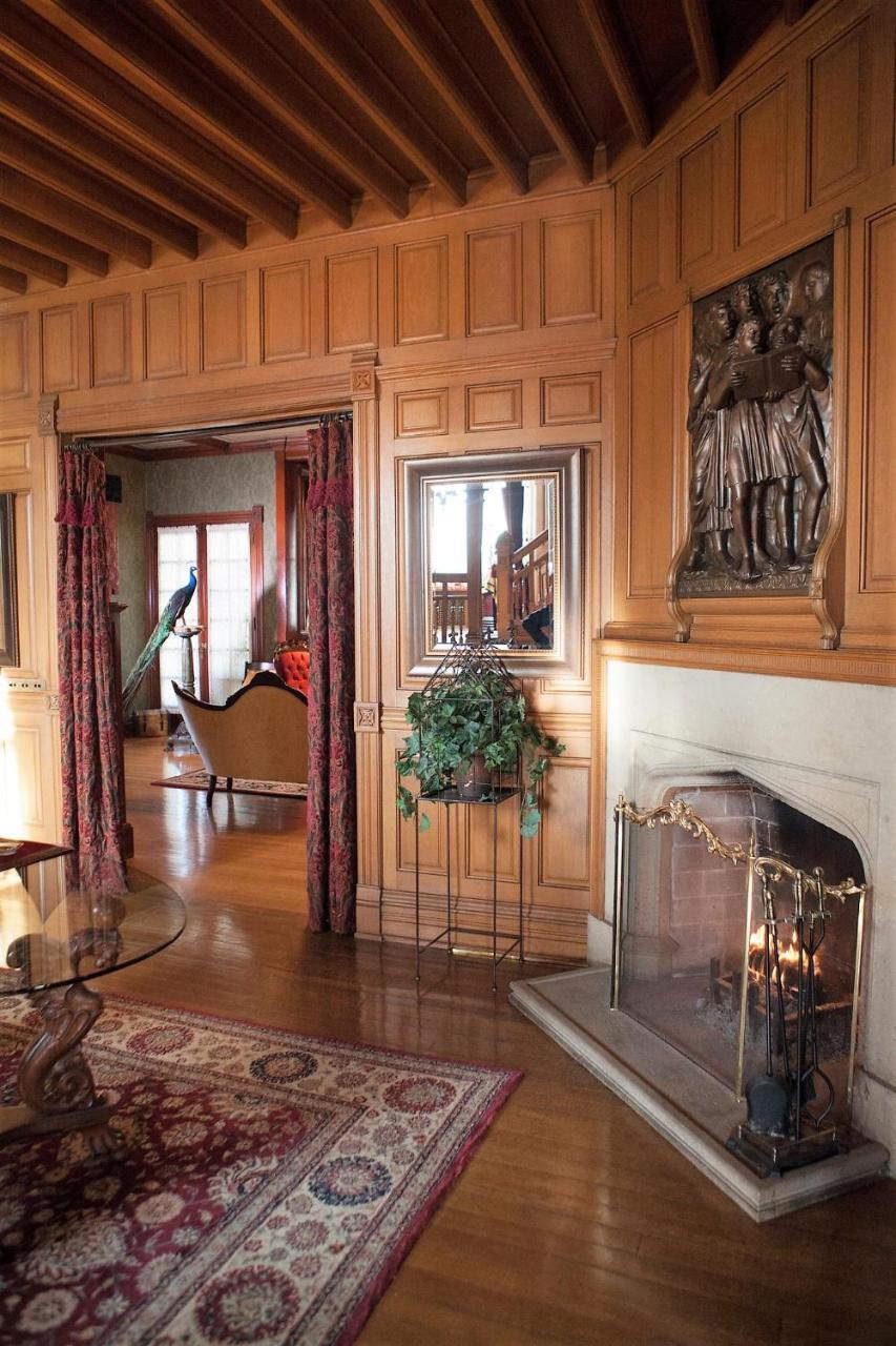Alexander Mansion Bed & Breakfast Winona Exterior photo